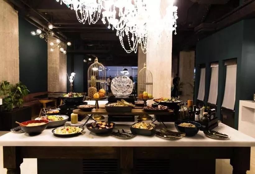 Skylark, Aluma Hotel & Resort