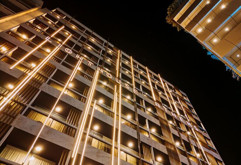 Skylark, Aluma Hotel & Resort