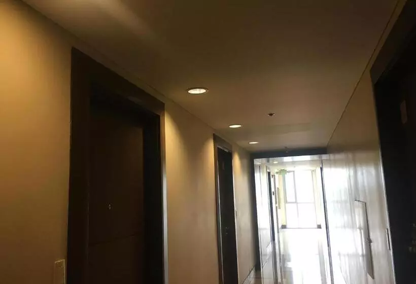 Cozy Condo Near Naia With Wifi, Pool And Balcony