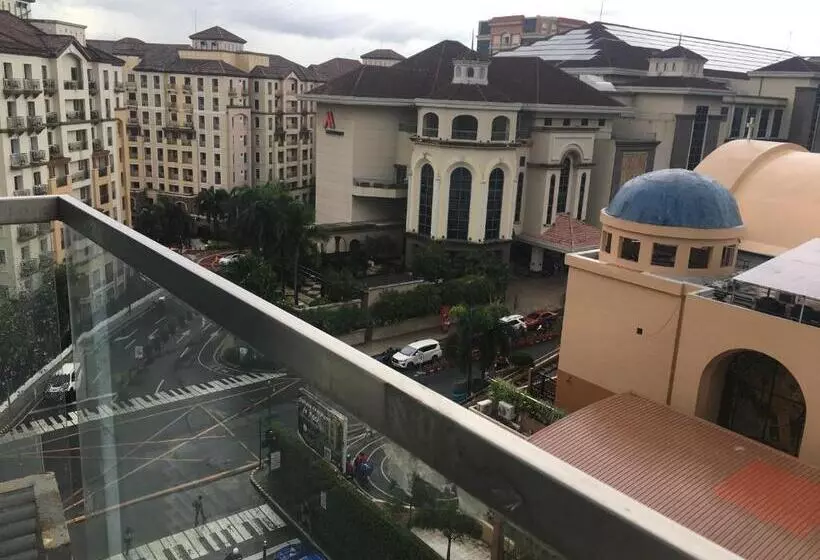 Cozy Condo Near Naia With Wifi, Pool And Balcony