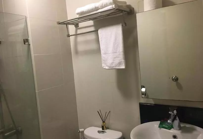 Cozy Condo Near Naia With Wifi, Pool And Balcony