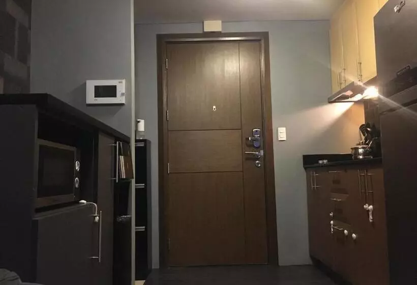 Cozy Condo Near Naia With Wifi, Pool And Balcony