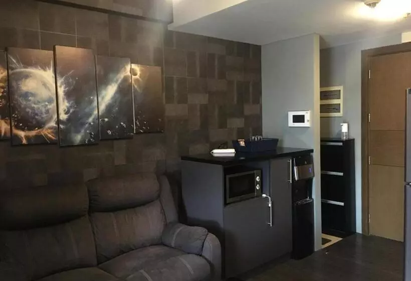 Cozy Condo Near Naia With Wifi, Pool And Balcony