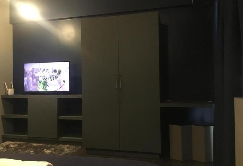 Cozy Condo Near Naia With Wifi, Pool And Balcony