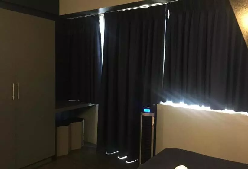 Cozy Condo Near Naia With Wifi, Pool And Balcony