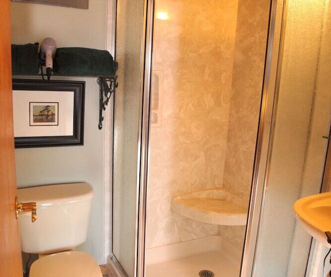 فندق A Garden Stroll B&b