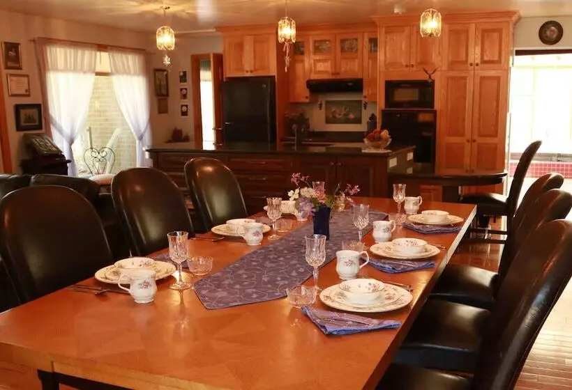 Hotelli A Garden Stroll B&b