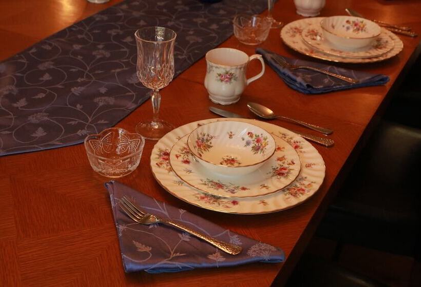 فندق A Garden Stroll B&b