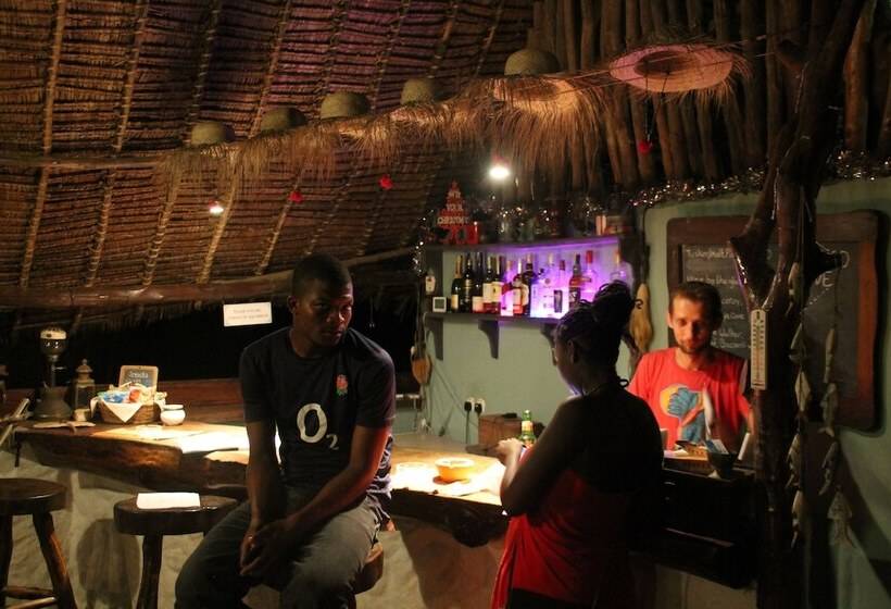 هتل Mikoko Cove Ecolodge