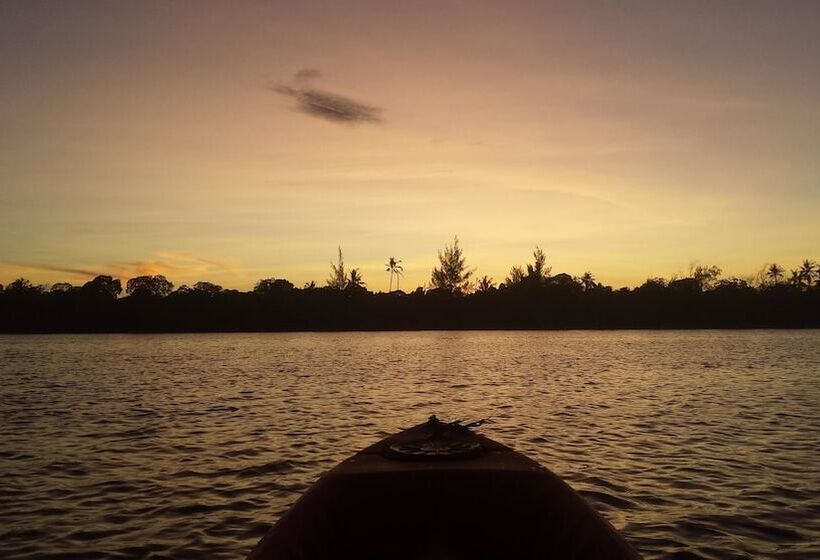 هتل Mikoko Cove Ecolodge