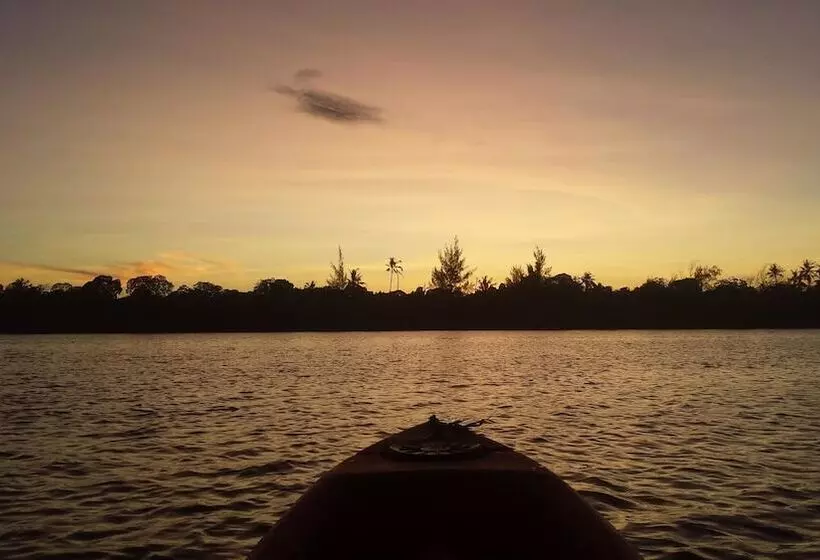 هتل Mikoko Cove Ecolodge