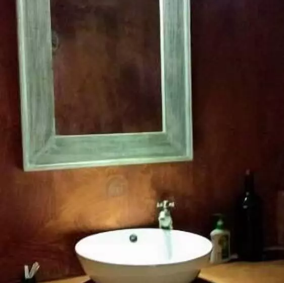 هتل Mikoko Cove Ecolodge