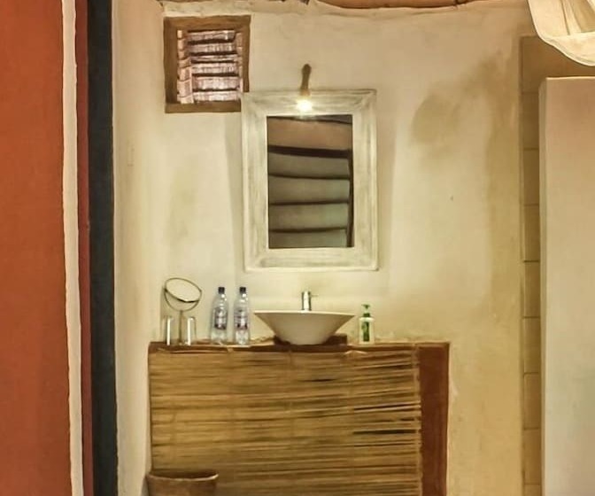 هتل Mikoko Cove Ecolodge