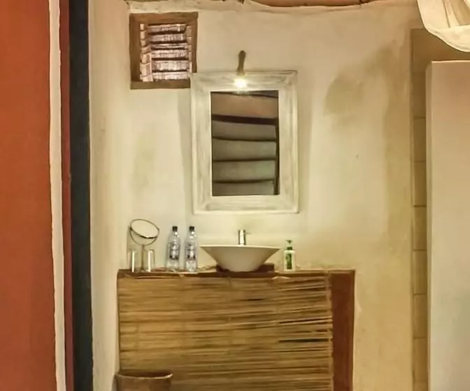 هتل Mikoko Cove Ecolodge