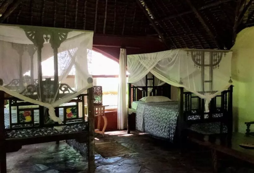 هتل Mikoko Cove Ecolodge