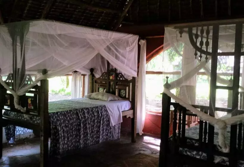 هتل Mikoko Cove Ecolodge