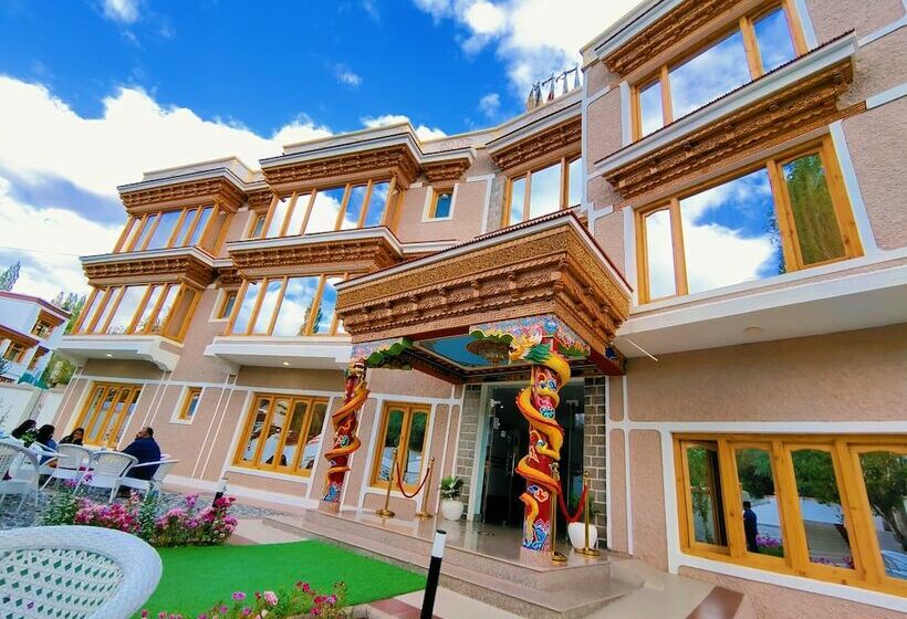 ホテル Sangaylay Palace