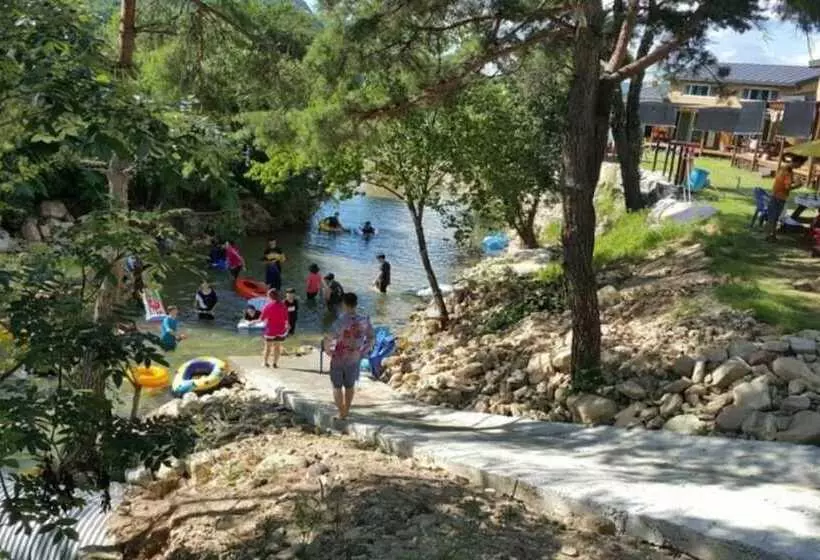 Hotelli Sangju Yeoyurounhwangtojib Pensyeon