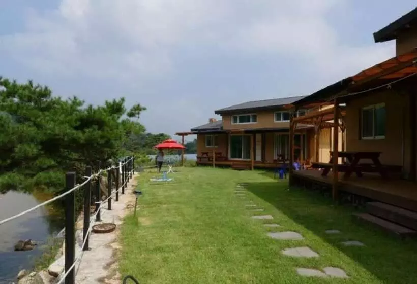 Hotelli Sangju Yeoyurounhwangtojib Pensyeon