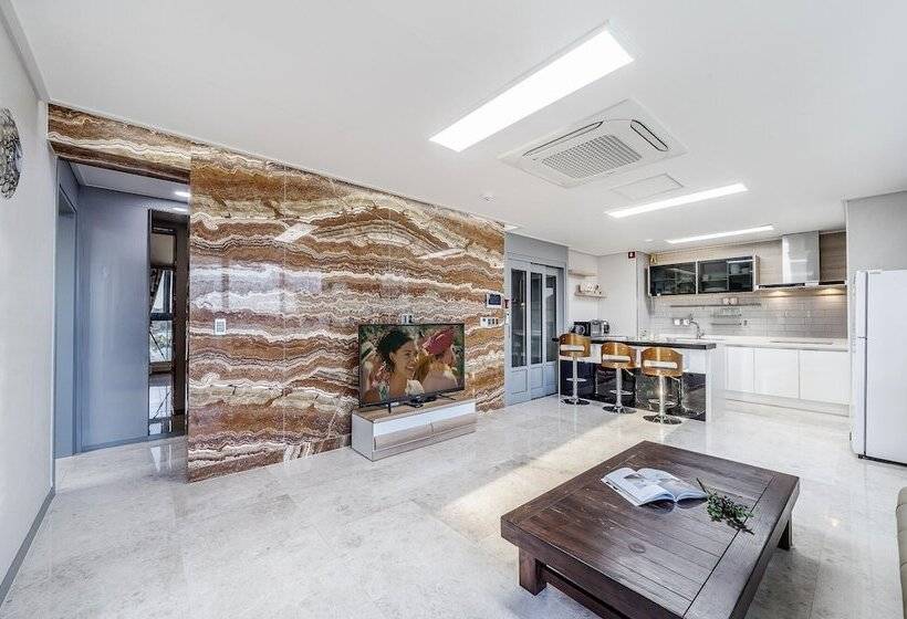 Hotel Tongyoung Sagaejeol Pension