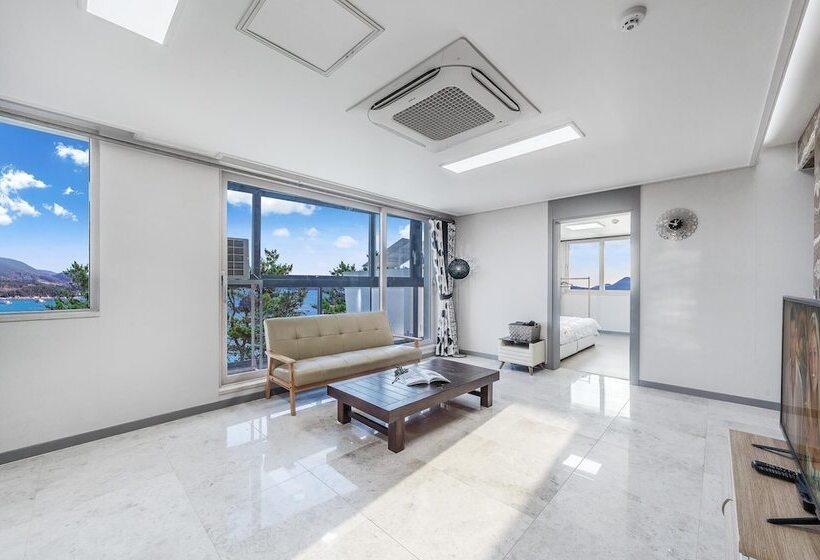 Hotel Tongyoung Sagaejeol Pension