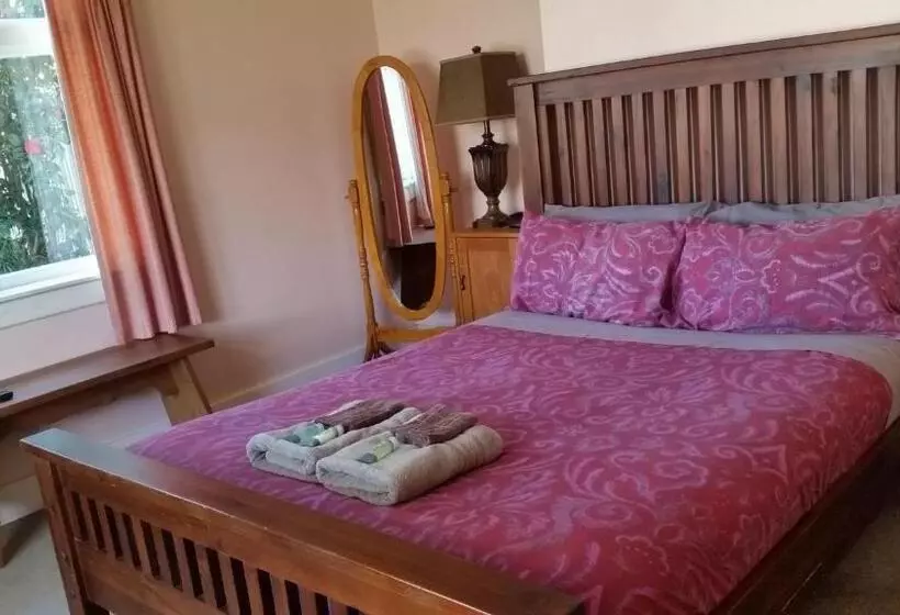 Aamiaismajoitus (B&B) Designer Cottage