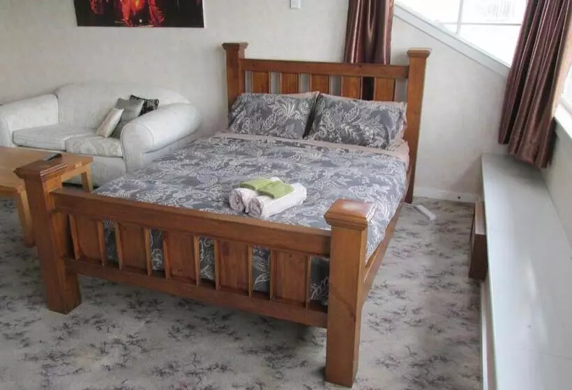 Aamiaismajoitus (B&B) Designer Cottage