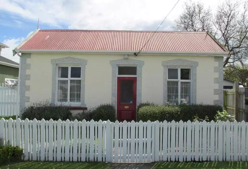 Aamiaismajoitus (B&B) Designer Cottage