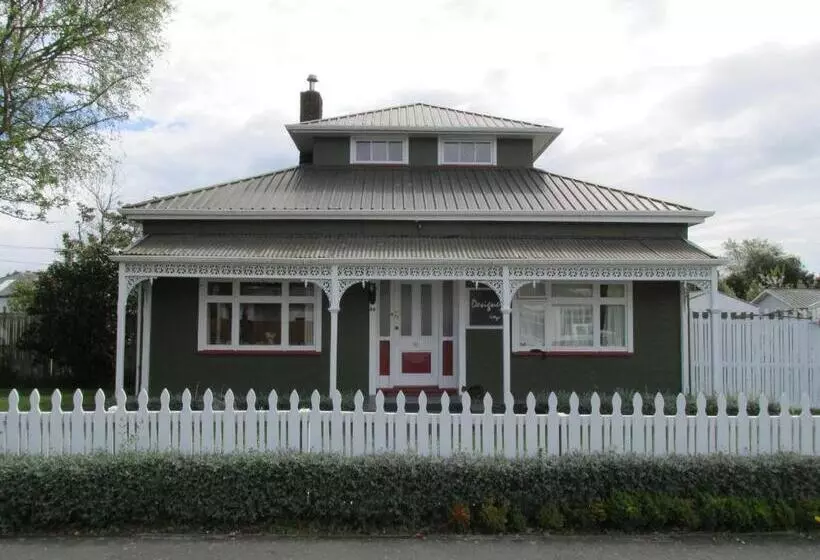 Aamiaismajoitus (B&B) Designer Cottage