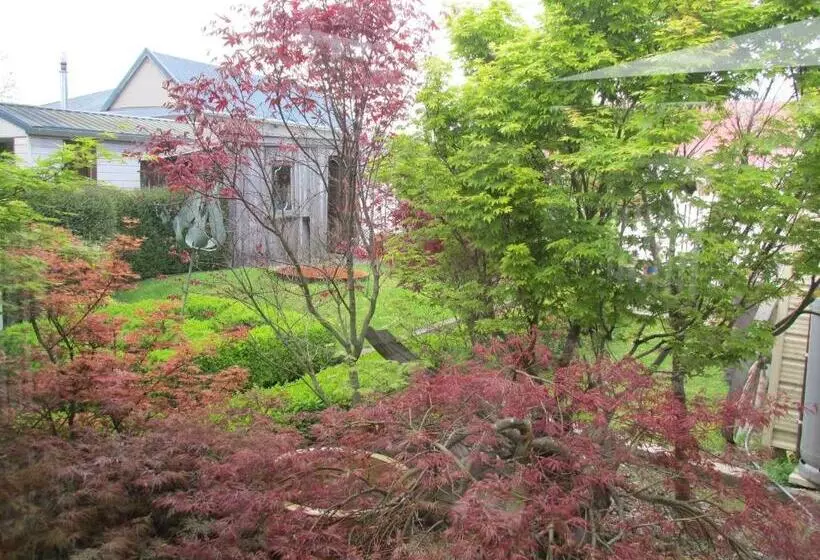 Aamiaismajoitus (B&B) Designer Cottage