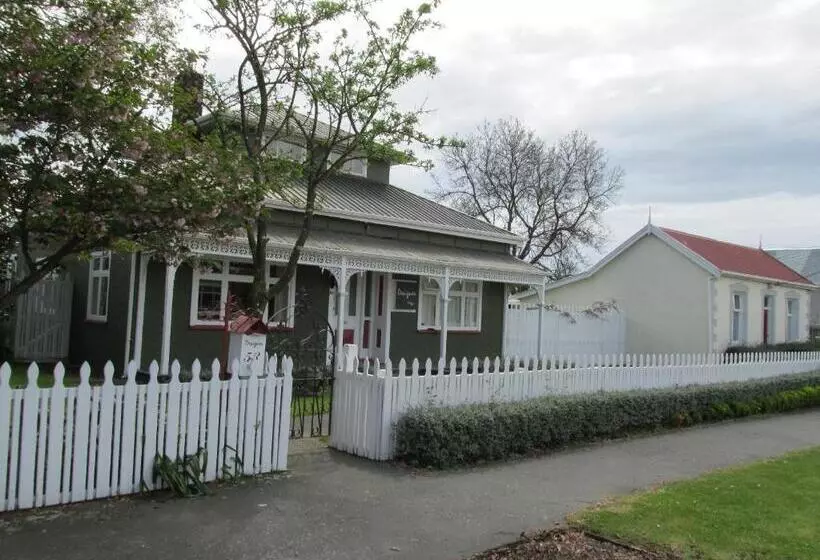 Aamiaismajoitus (B&B) Designer Cottage