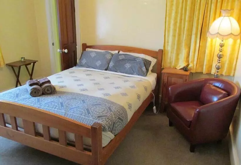 Aamiaismajoitus (B&B) Designer Cottage