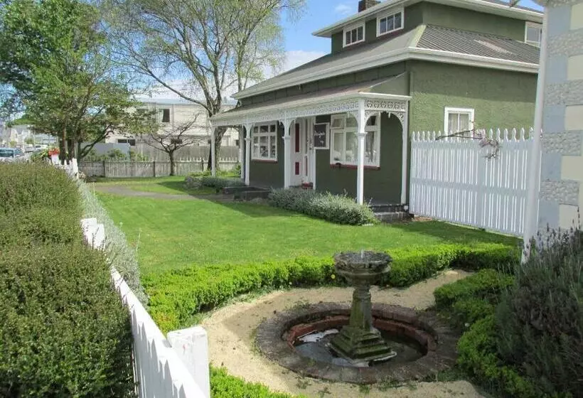 Aamiaismajoitus (B&B) Designer Cottage
