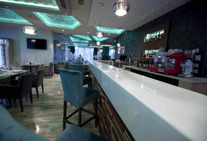 Exclusive Hotel & More