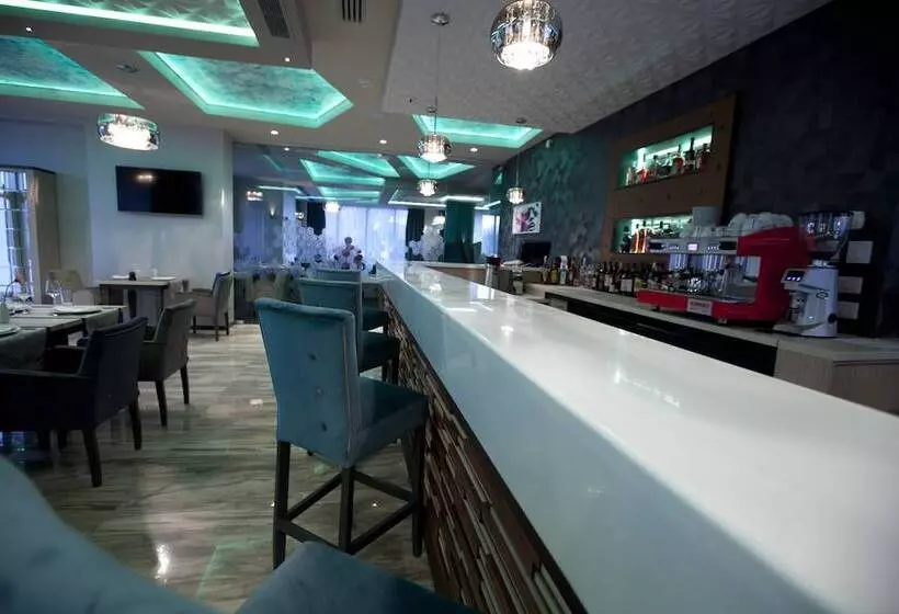 Exclusive Hotel & More