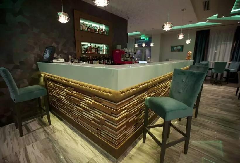 Exclusive Hotel & More