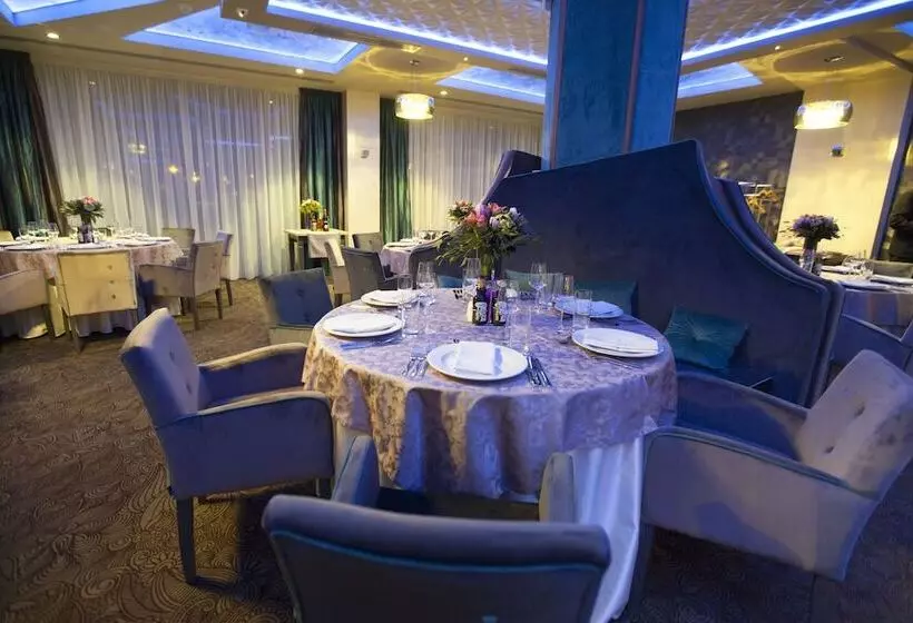 Exclusive Hotel & More