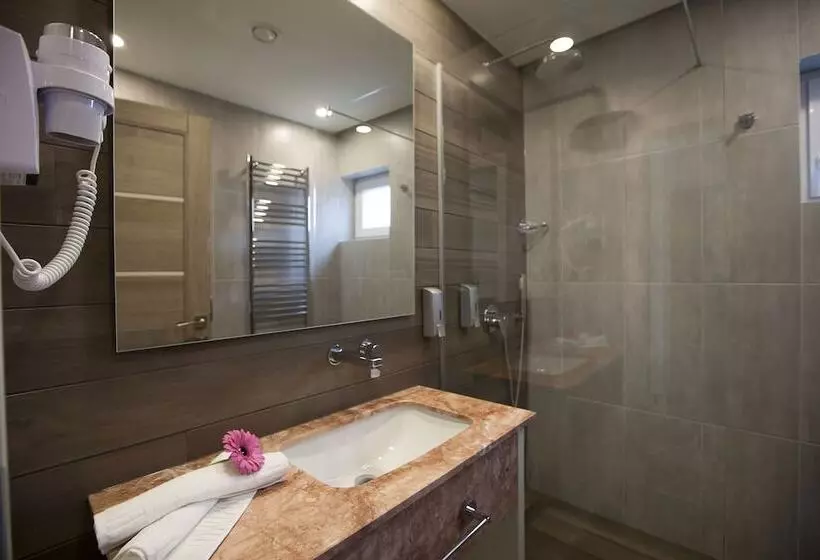 Exclusive Hotel & More