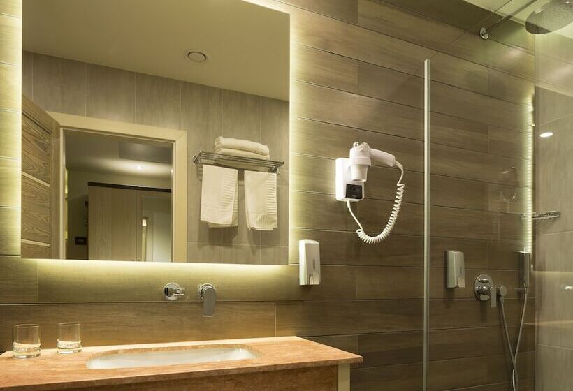 Exclusive Hotel & More