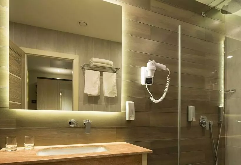 Exclusive Hotel & More