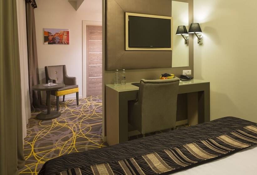 Exclusive Hotel & More