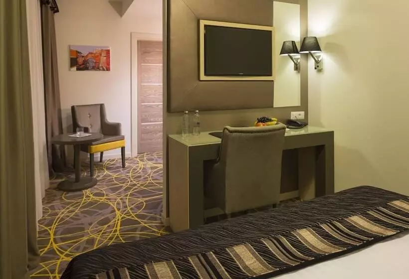 Exclusive Hotel & More