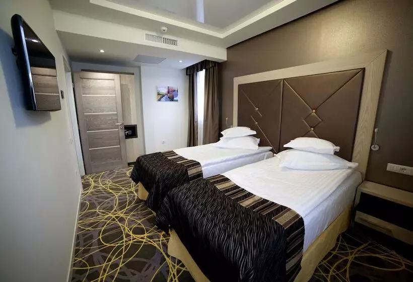 Exclusive Hotel & More