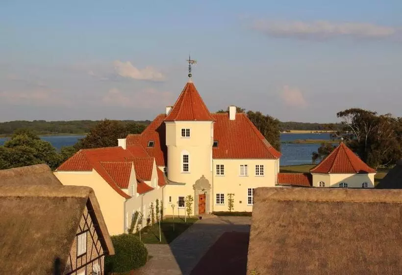 Gl. Avernæs Sinatur Hotel & Konference