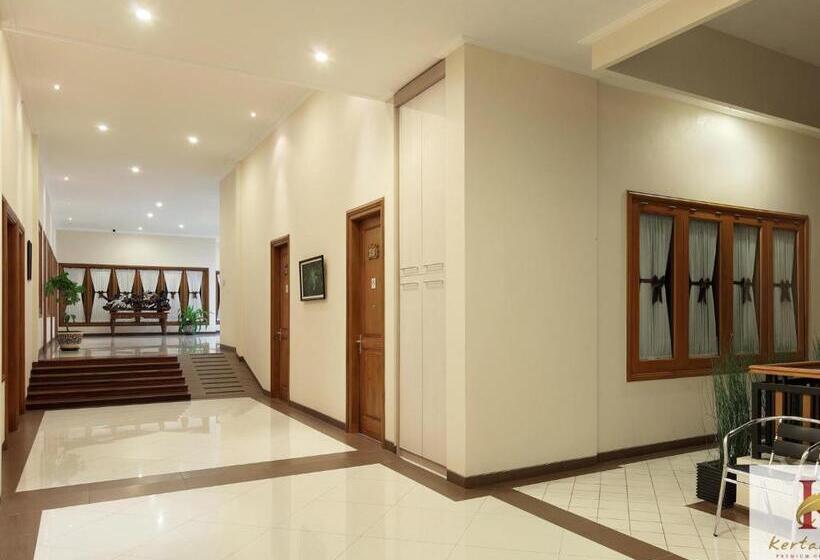 Отель Kertanegara Premium Guest House