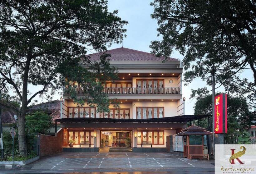 Отель Kertanegara Premium Guest House