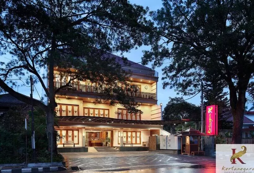 בית מלון כפרי Kertanegara Premium Guest House