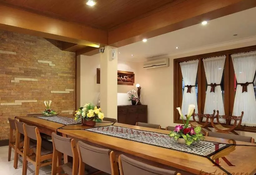 בית מלון כפרי Kertanegara Premium Guest House