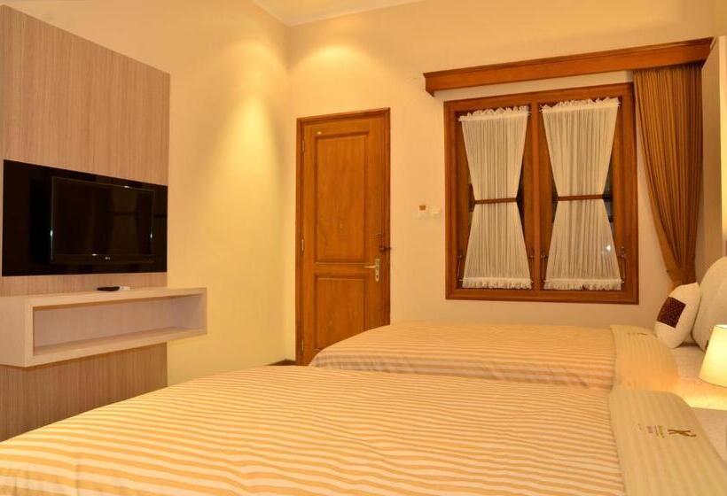 Отель Kertanegara Premium Guest House