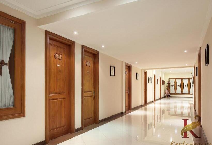 Отель Kertanegara Premium Guest House